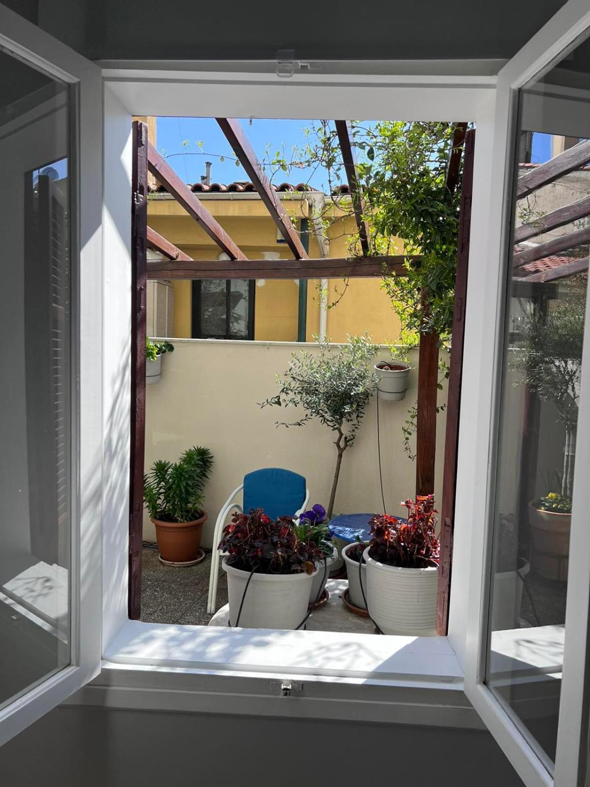 Retro House With Garden In Anopoli Villa Tesalonika Bagian luar foto